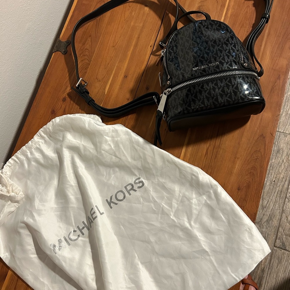 Michael kors small backpack purse - Picture 7 of 8